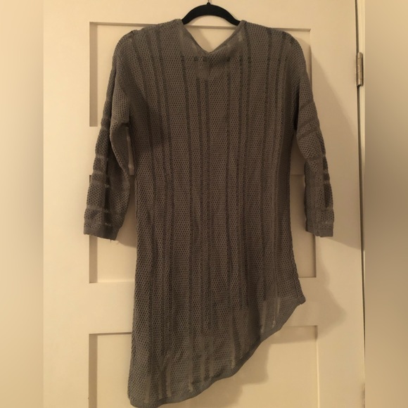 Delicate grey asymmetrical knit from Lumiere in size L. - Picture 3 of 4